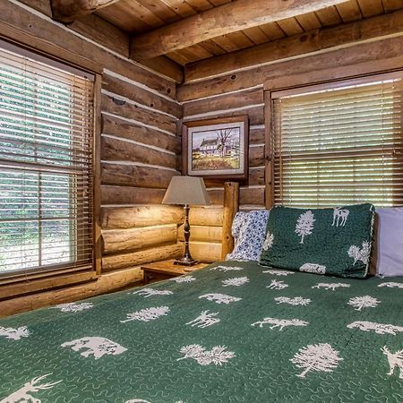 Very Private, Real Log Cabin With Hot Tub! سيفيرفيل المظهر الخارجي الصورة