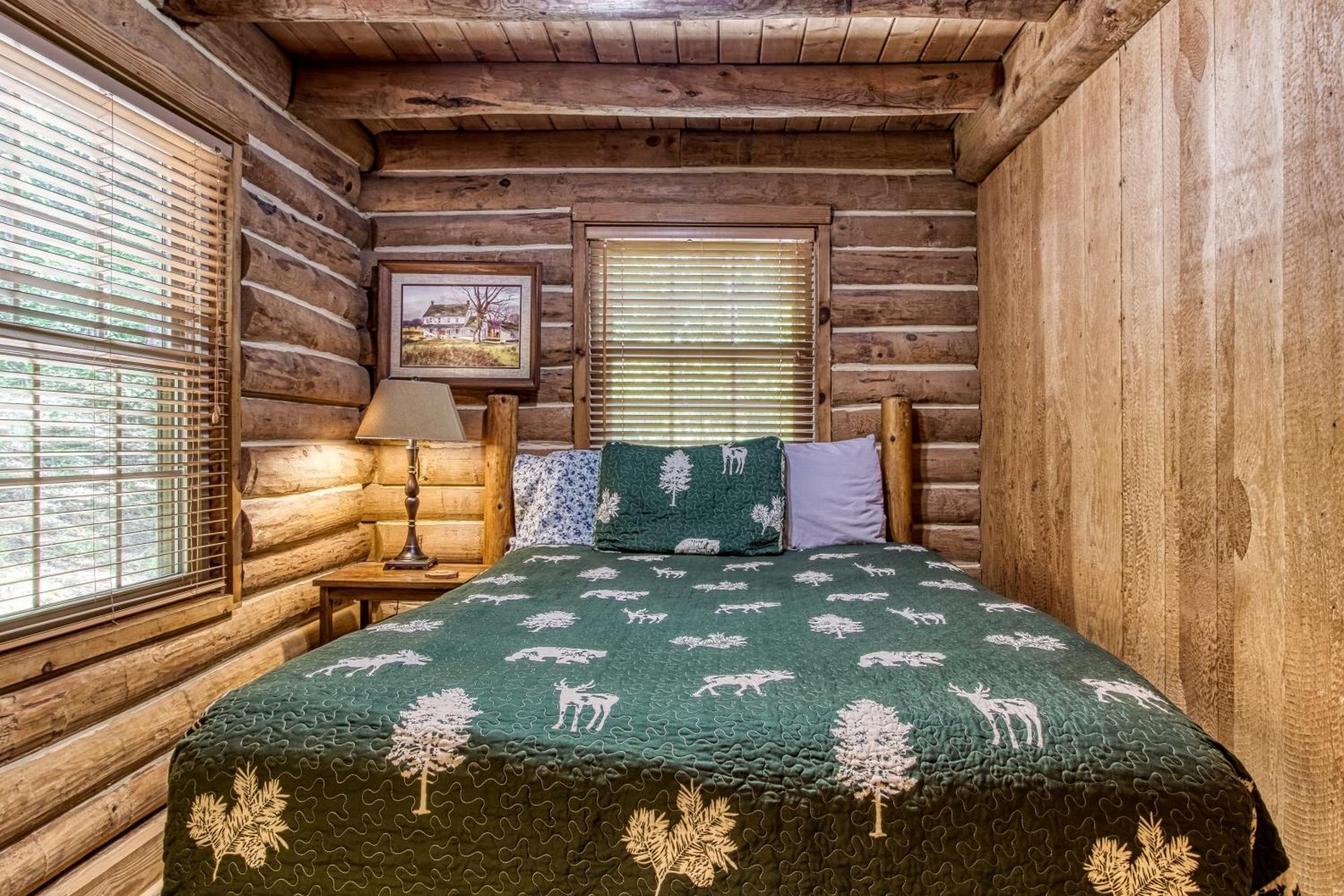 Very Private, Real Log Cabin With Hot Tub! سيفيرفيل المظهر الخارجي الصورة